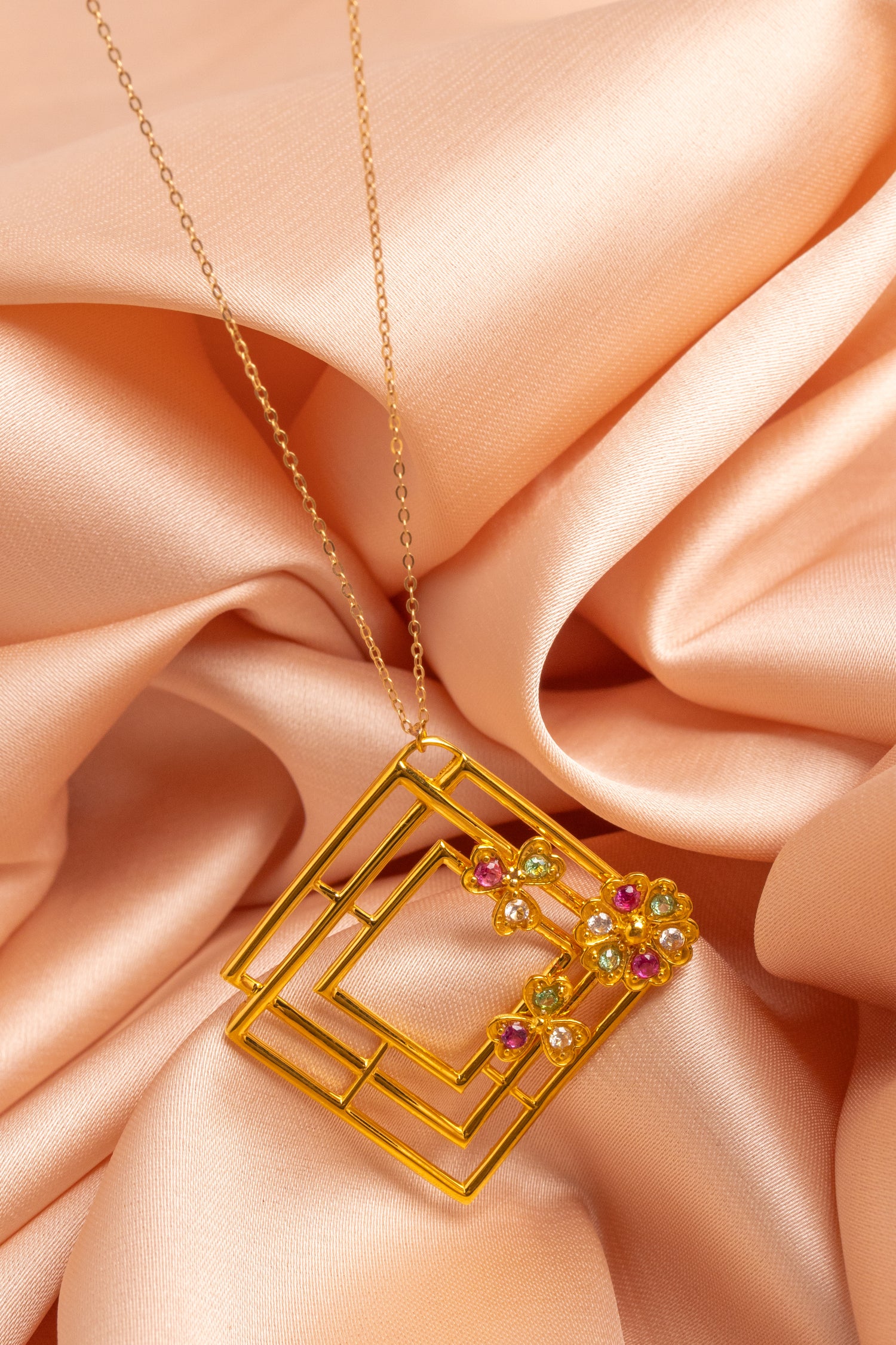 The Overlapping Squares Necklace 21k
