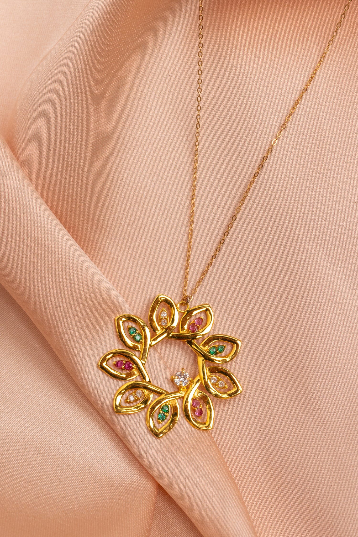 Lustre Petal Charm Necklace 21k